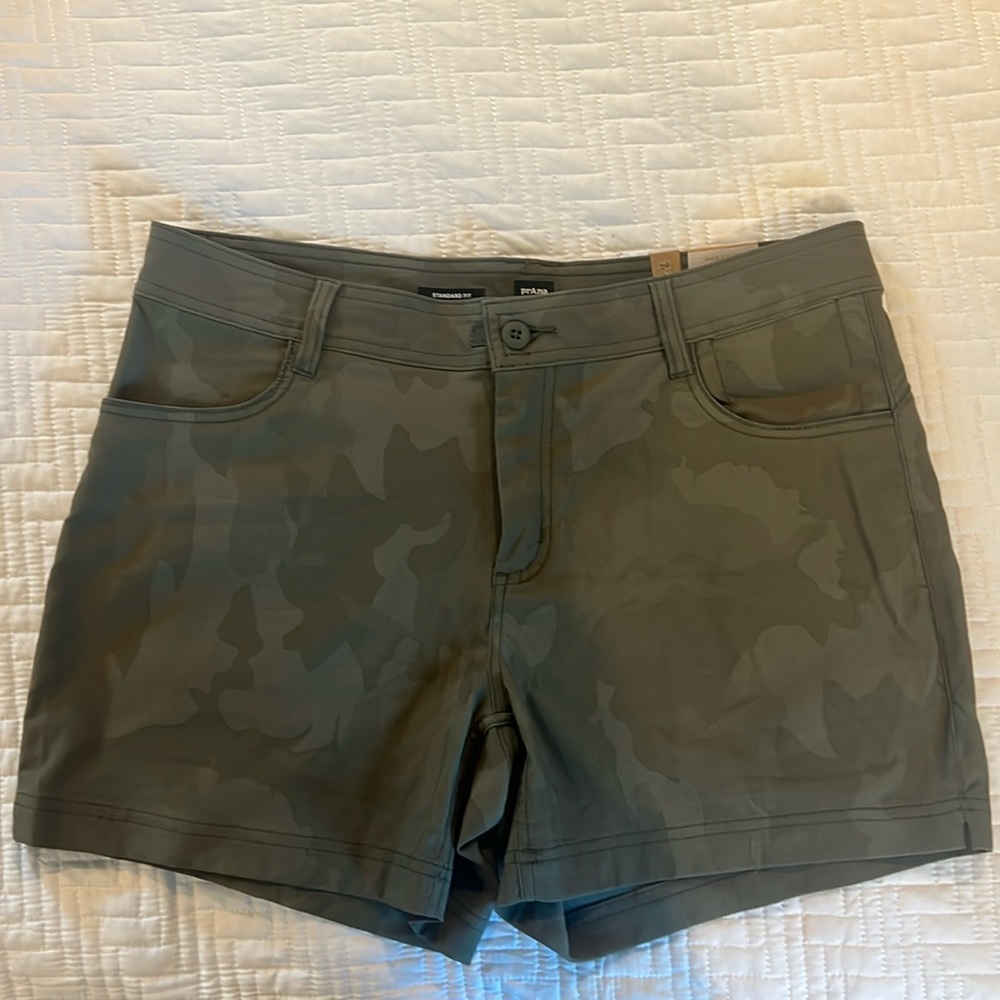 NWT Camo green shorts with a lot of stretch. Zip up with button.